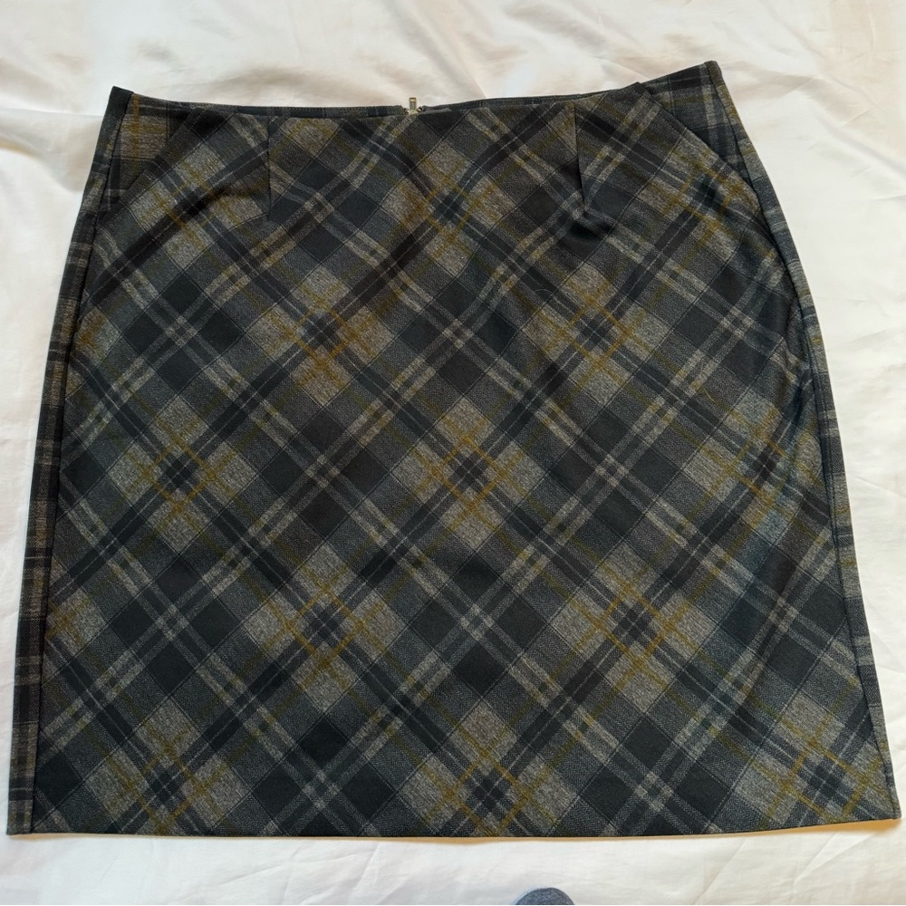 CAbi Step Out skirt, size 16